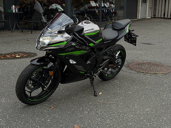 Kawasaki Ninja 125 3 of 12