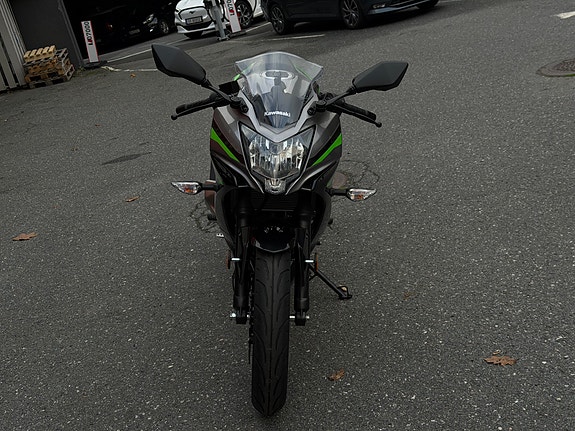 Kawasaki Ninja 125 6 of 12