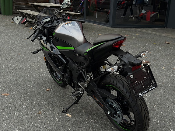 Kawasaki Ninja 125 11 of 12