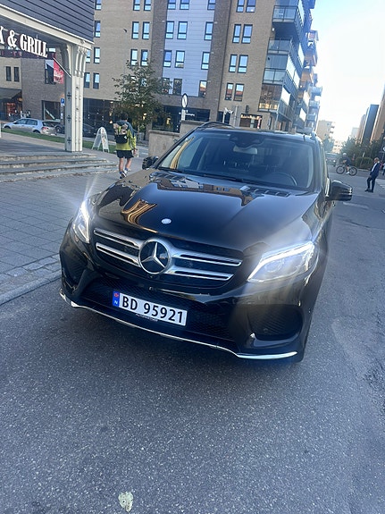 Mercedes-Benz GLE500 e 2 of 16