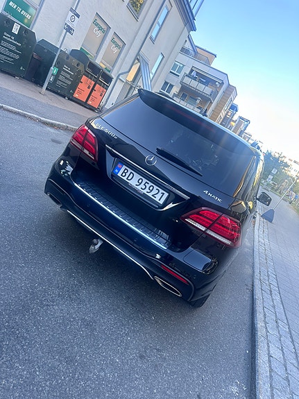 Mercedes-Benz GLE500 e 4 of 16