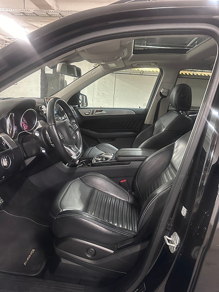 Mercedes-Benz GLE500 e 9 of 16