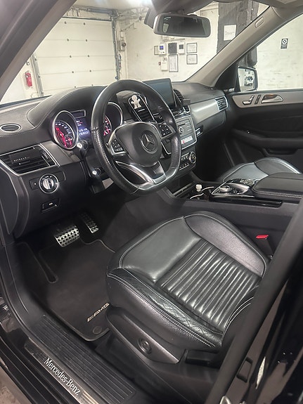 Mercedes-Benz GLE500 e 11 of 16