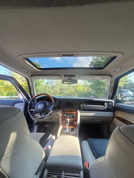 Jeep Commander 15 of 23