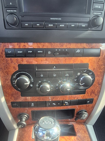 Jeep Commander 18 of 23