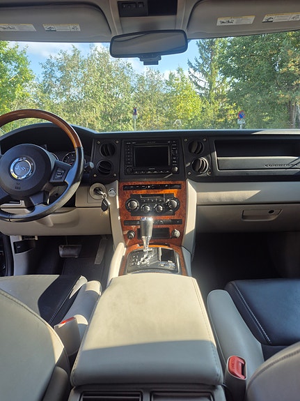 Jeep Commander 14 of 23