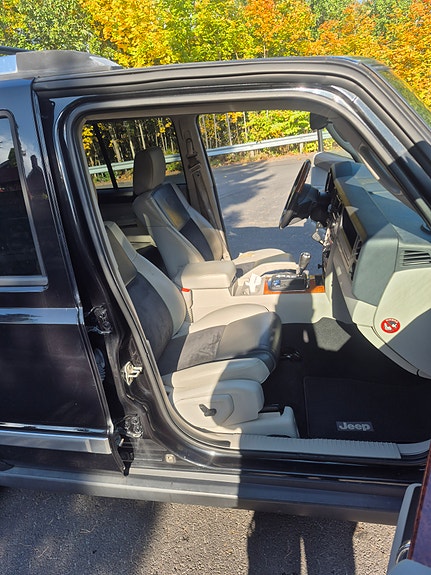 Jeep Commander 12 of 23
