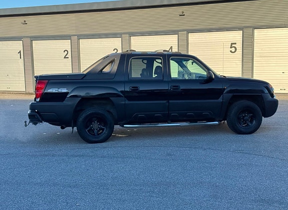 Chevrolet Avalanche 11 of 16