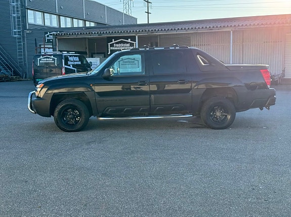 Chevrolet Avalanche 2 of 16