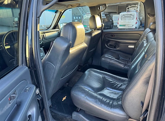 Chevrolet Avalanche 13 of 16