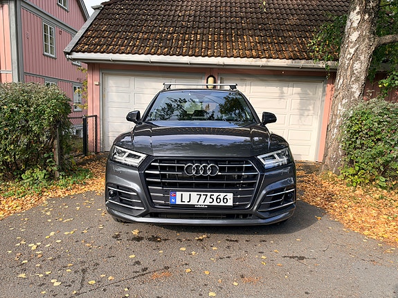 Audi Q5 2 of 12