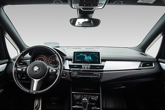 BMW 225xe 12 of 29