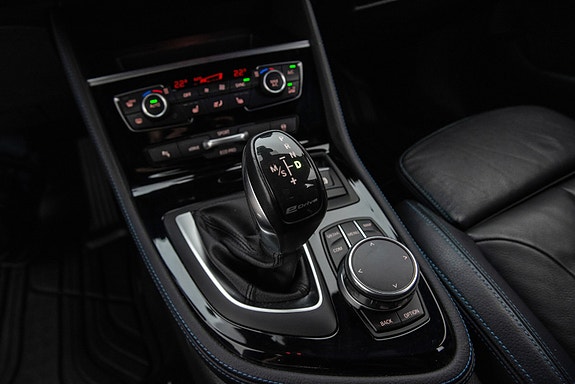 BMW 225xe 24 of 29