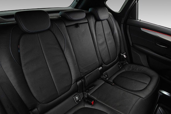 BMW 225xe 26 of 29