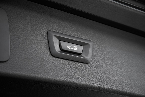 BMW 225xe 27 of 29