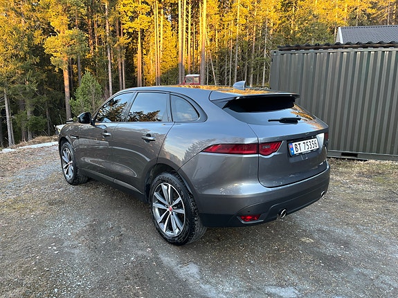 Jaguar F-PACE 14 of 30