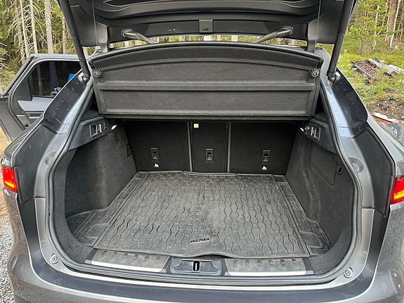 Jaguar F-PACE 30 of 30