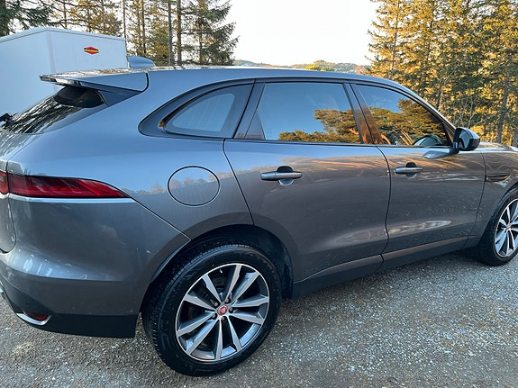 Jaguar F-PACE 6 of 30