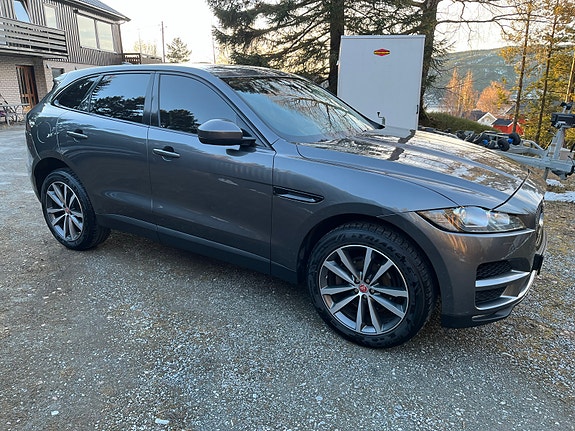 Jaguar F-PACE 27 of 30