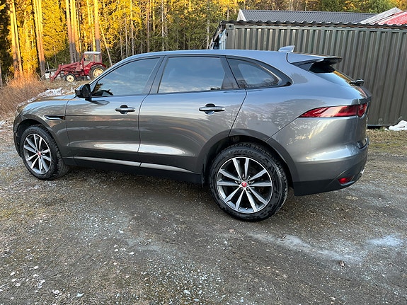 Jaguar F-PACE 24 of 30