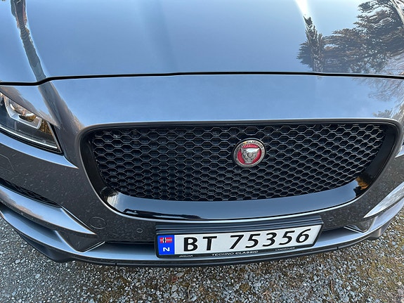 Jaguar F-PACE 18 of 30