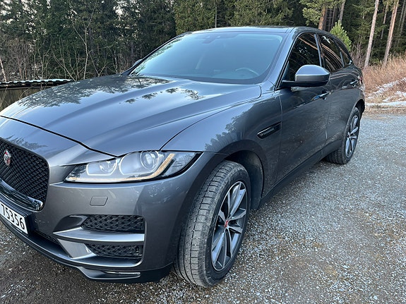 Jaguar F-PACE 2 of 30