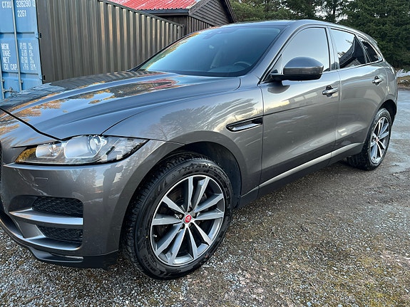 Jaguar F-PACE 11 of 30