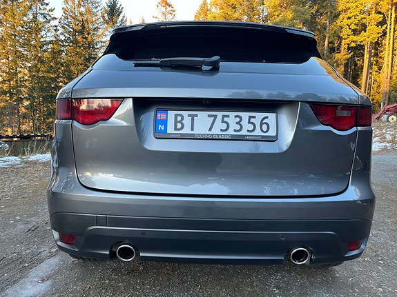 Jaguar F-PACE 5 of 30