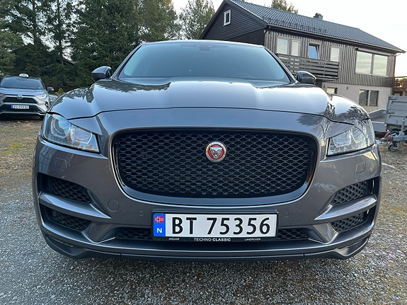 Jaguar F-PACE 9 of 30
