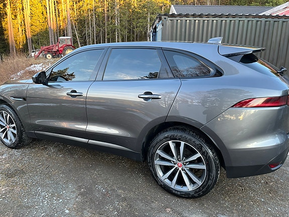 Jaguar F-PACE 13 of 30