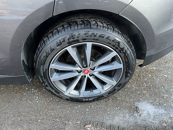 Jaguar F-PACE 21 of 30