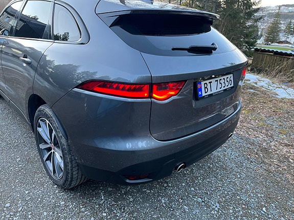 Jaguar F-PACE 3 of 30