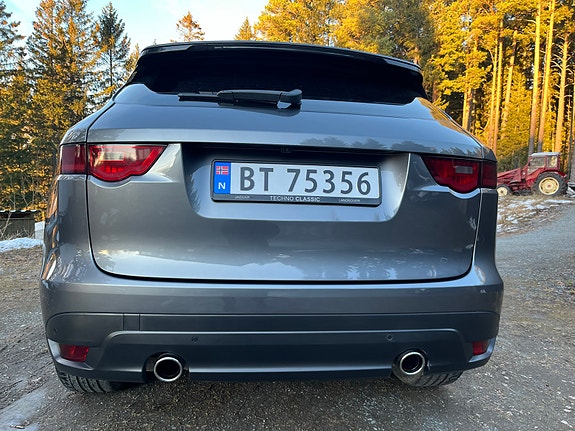 Jaguar F-PACE 20 of 30