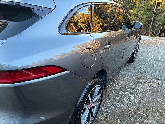 Jaguar F-PACE 16 of 30