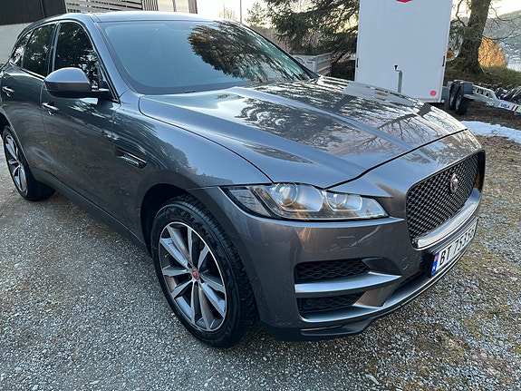 Jaguar F-PACE 7 of 30