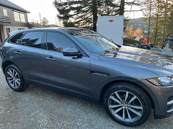 Jaguar F-PACE 17 of 30