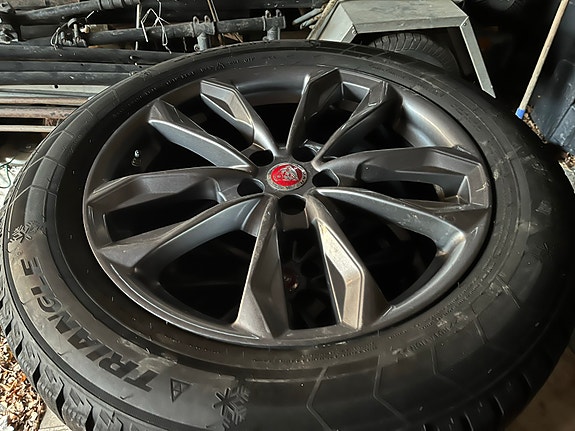 Jaguar F-PACE 22 of 30
