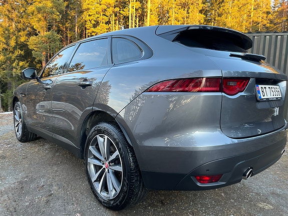 Jaguar F-PACE 4 of 30