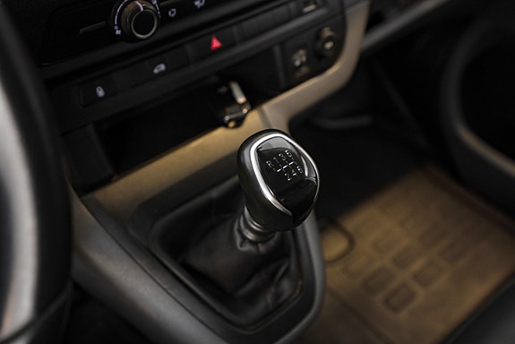 Opel Vivaro 16 of 21