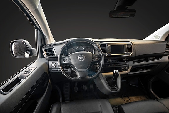 Opel Vivaro 12 of 21