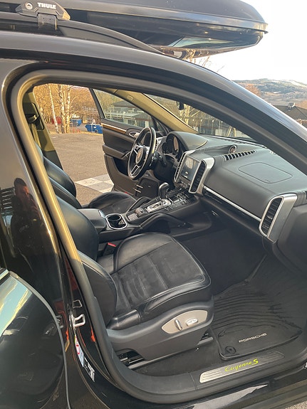 Porsche Cayenne S 8 of 14
