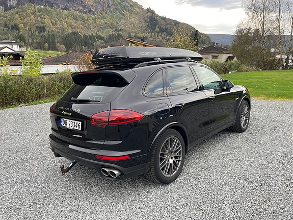Porsche Cayenne S 5 of 14