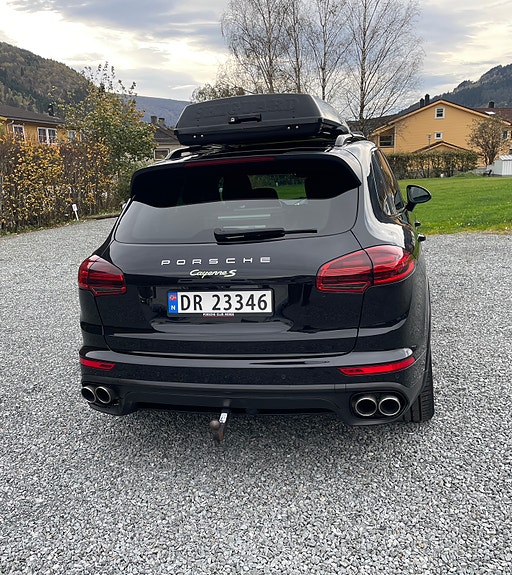 Porsche Cayenne S 4 of 14