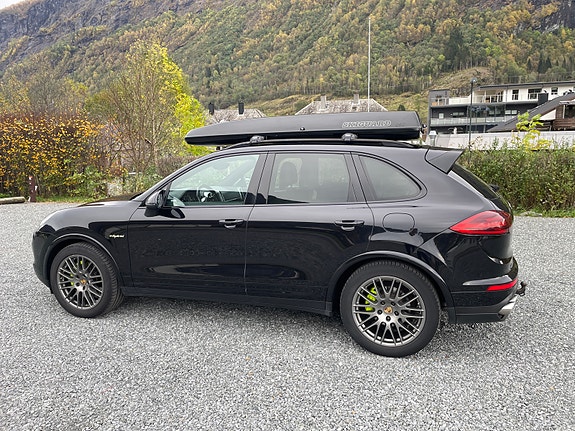Porsche Cayenne S 3 of 14