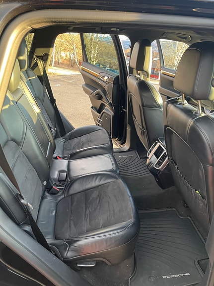 Porsche Cayenne S 9 of 14