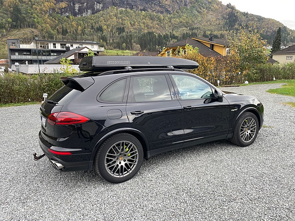 Porsche Cayenne S 6 of 14