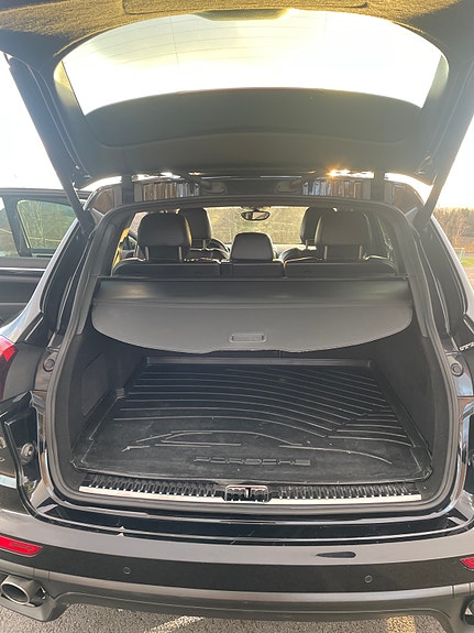 Porsche Cayenne S 10 of 14