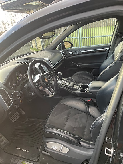 Porsche Cayenne S 12 of 14