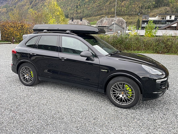 Porsche Cayenne S 7 of 14
