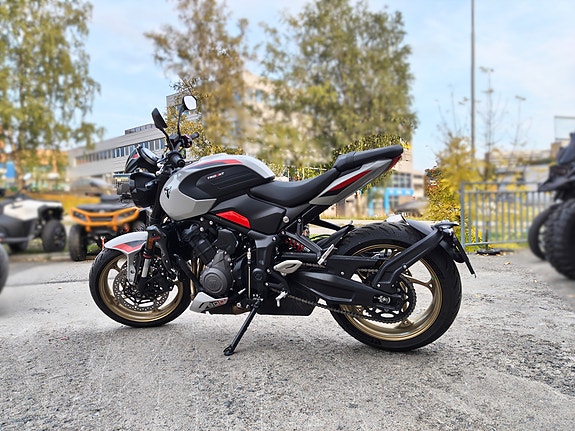 Triumph Trident 800 – 113 hk // DEMO 3 of 9